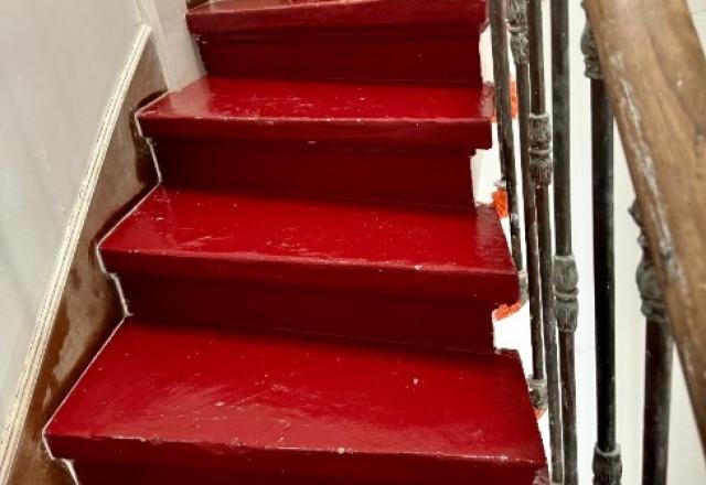 Remise en état d'escaliers après peinture à Montpellier par Bio world