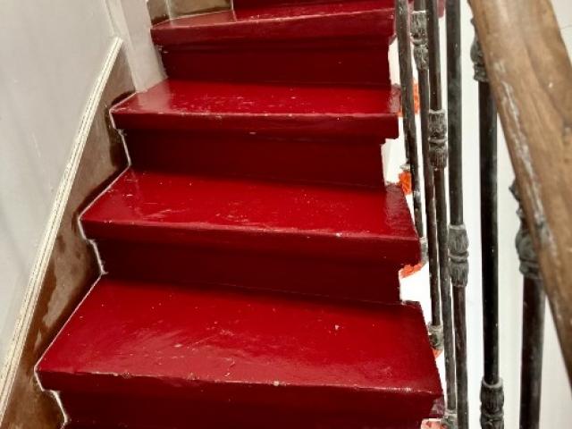 Remise en état d'escaliers après peinture à Montpellier par Bio world