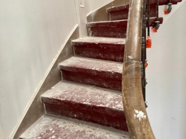 Remise en état d'escaliers après peinture à Montpellier par Bio world